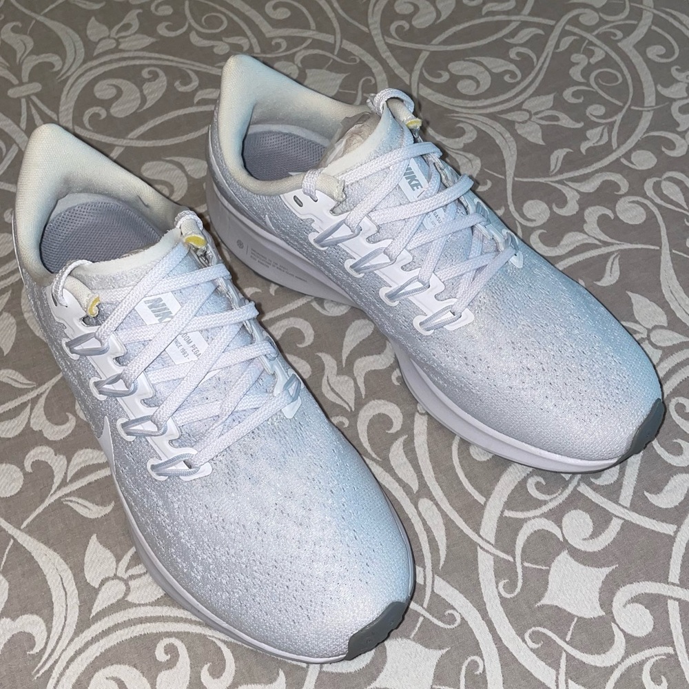 Brand new women white nike shoes